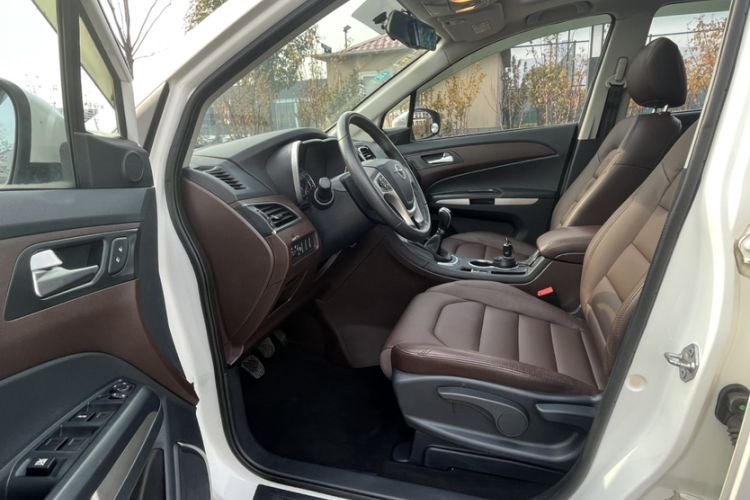 Used Haima V70 2016 2.0L Manual - Comfort Edition 6 Seats Interior 6