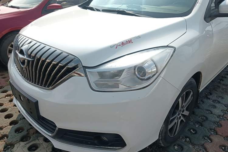 Used Haima V70 2016 2.0L Manual - Comfort Edition 6 Seats Left Front Headlight