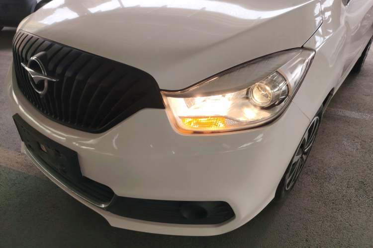 Used Haima V70 2016 2.0L Manual - Comfort Edition 5 Seats Left Front Headlight