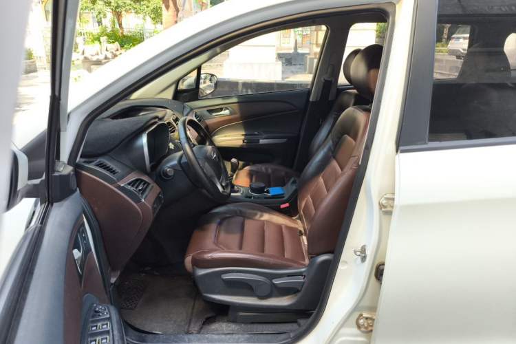 Used Haima V70 2016 2.0L Manual - Enjoyment Version 6 Seats Left Front Seat