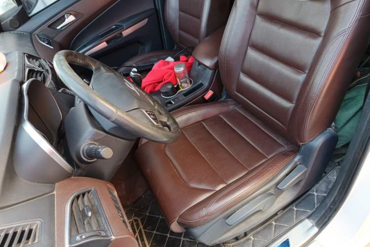 Used Haima V70 2016 2.0L Manual - Comfort Edition 6 Seats Left Front Seat