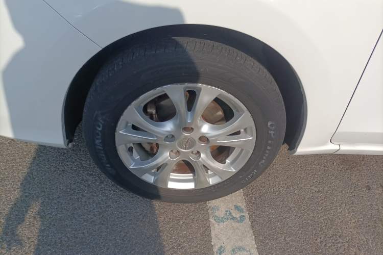 Used Haima V70 2016 2.0L Manual - Enjoyment Version 6 Seats Left Front Wheel Hub