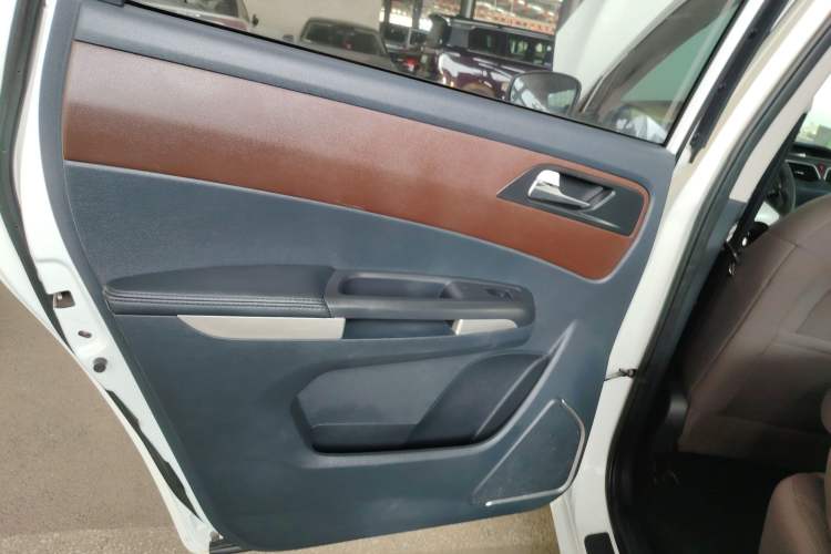 Used Haima V70 2016 2.0L Manual - Comfort Edition 5 Seats Left Rear Door Interior