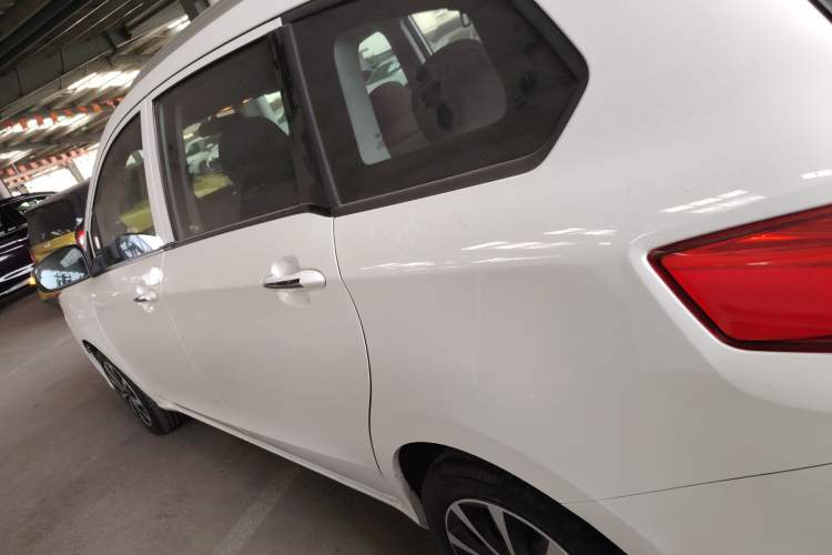 Used Haima V70 2016 2.0L Manual - Comfort Edition 5 Seats Left Side