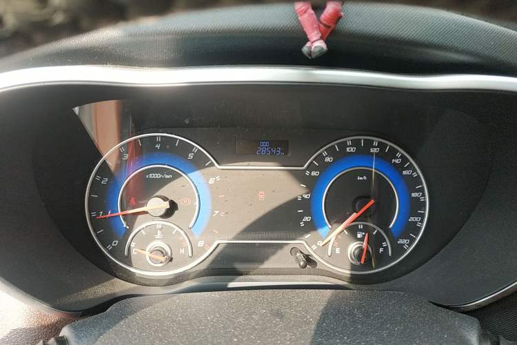 Used Haima V70 2016 2.0L Manual - Comfort Edition 6 Seats Odometer Close Up