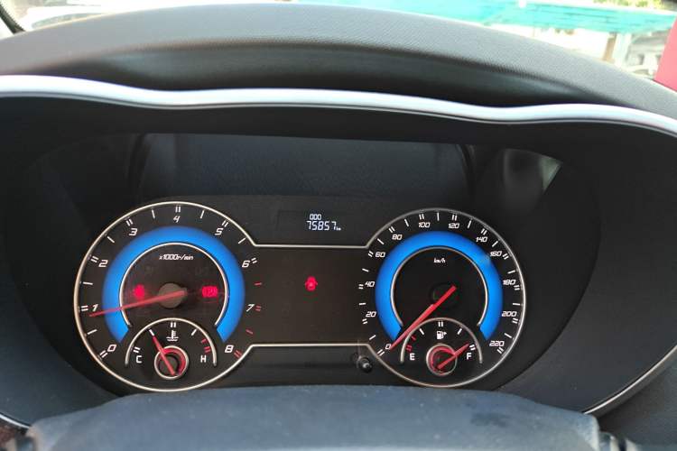 Used Haima V70 2016 2.0L Manual - Enjoyment Version 6 Seats Odometer Close Up