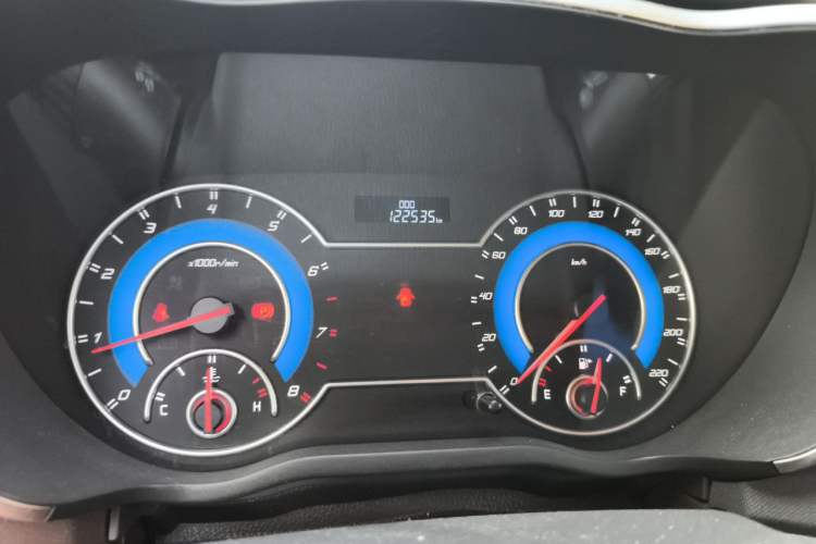 Used Haima V70 2016 2.0L Manual - Enjoyment Version 6 Seats Odometer Close Up