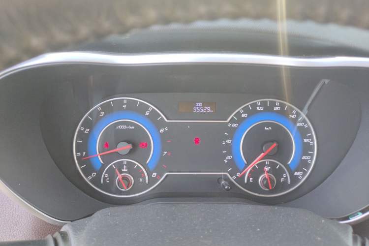 Used Haima V70 2016 2.0L Manual - Comfort Edition 6 Seats Odometer Close Up