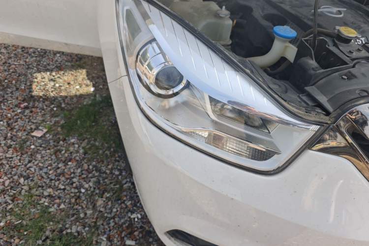 Used Haima V70 2016 1.5T Automatic - Comfort Plus Version 6 Seats Right Front Headlight