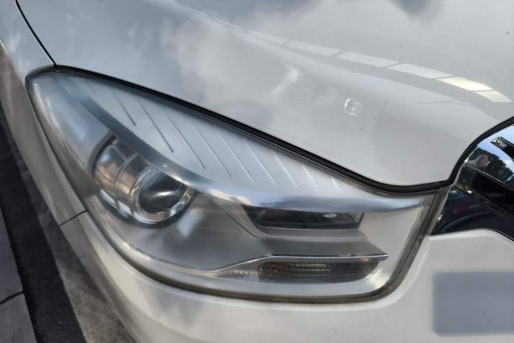 Used Haima V70 2016 2.0L Manual - Enjoyment Version 6 Seats Right Front Headlight