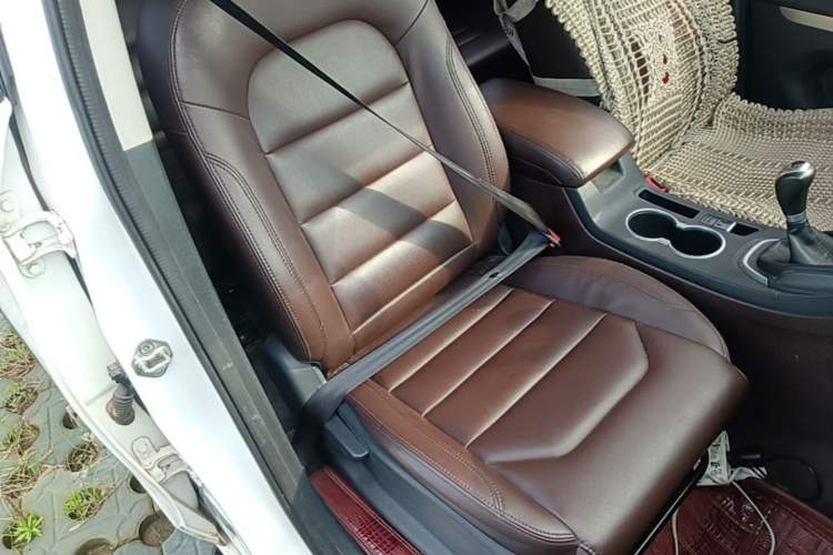 Used Haima V70 2016 2.0L Manual - Comfort Edition 6 Seats Right Front Seat