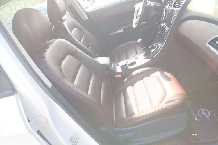 Used Haima V70 2016 2.0L Manual - Enjoyment Version 6 Seats Right Front Seat