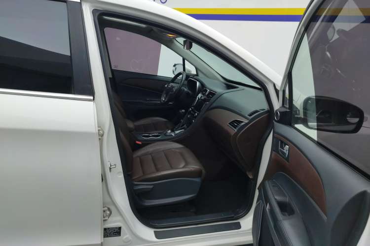Used Haima V70 2016 1.5T Automatic - Comfort Plus Version 6 Seats Right Front Seat