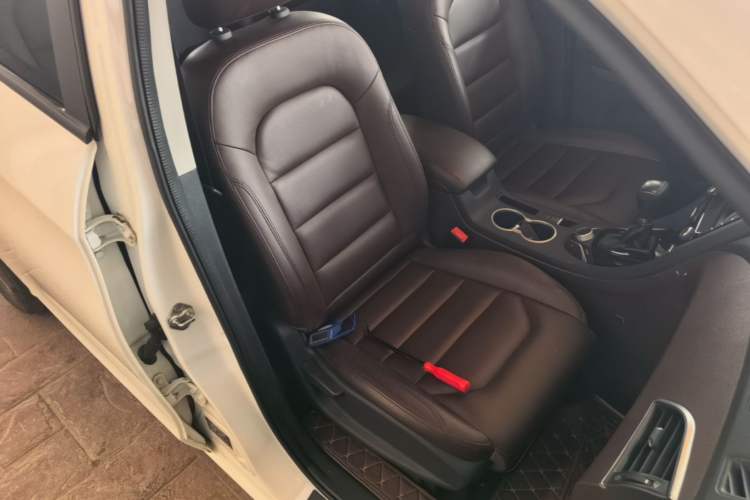 Used Haima V70 2016 1.5T Automatic Comfort Plus 7-Seater Right Front Seat