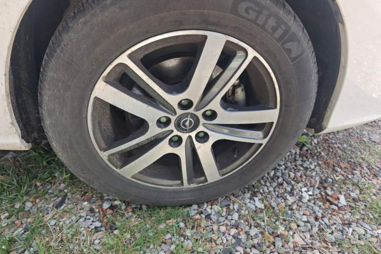 Used Haima V70 2016 1.5T Automatic - Comfort Plus Version 6 Seats Right Front Wheel Hub
