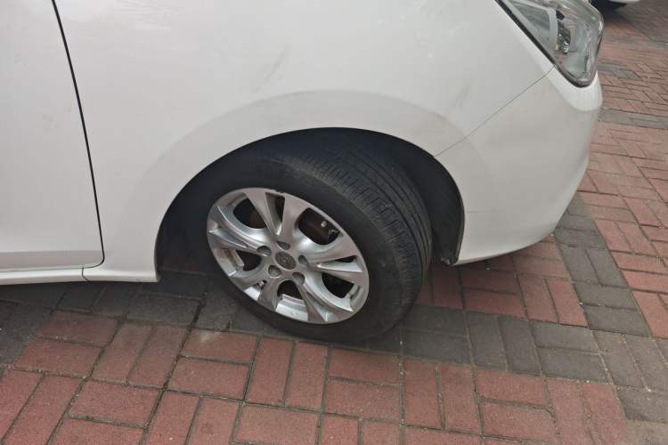 Used Haima V70 2016 1.5T Automatic "Comfort & Enjoyment" 6-Seater Right Front Wheel Hub