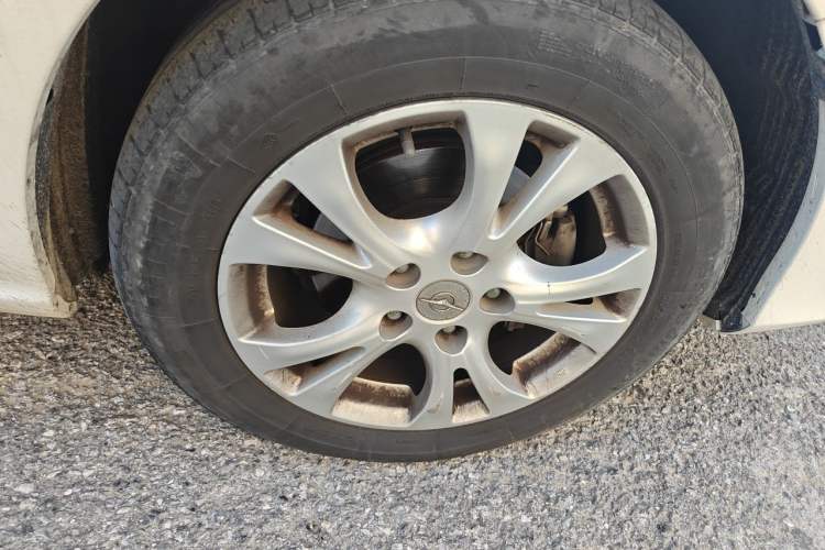 Used Haima V70 2016 2.0L Manual - Enjoyment Version 6 Seats Right Front Wheel Hub