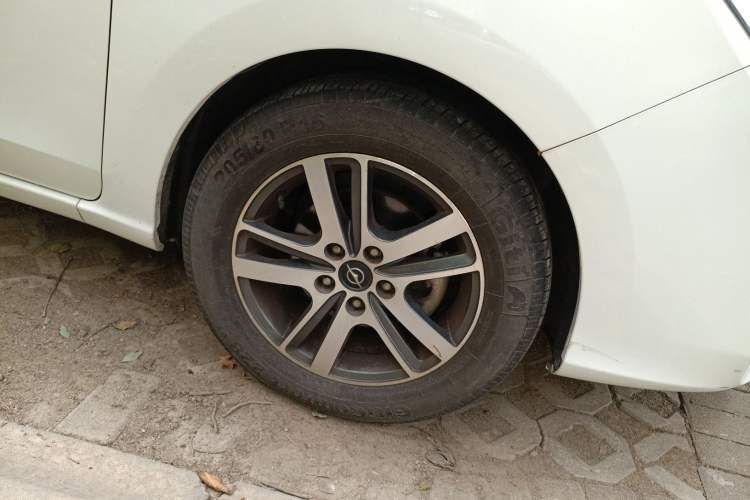 Used Haima V70 2016 1.5T Automatic Comfort Plus 7-Seater Right Front Wheel Hub