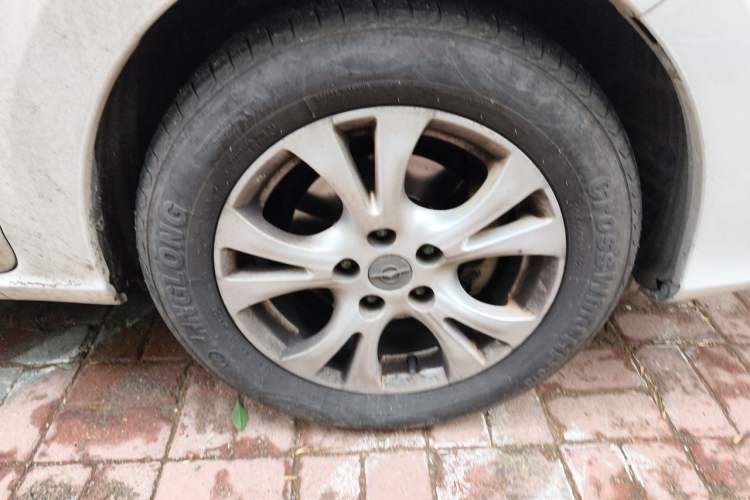 Used Haima V70 2016 1.5T Automatic "Comfort & Enjoyment" 6-Seater Right Front Wheel Hub