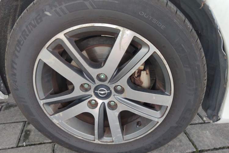 Used Haima V70 2016 2.0L Manual - Comfort Edition 6 Seats Right Front Wheel Hub