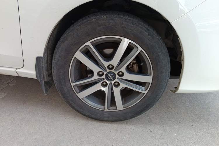 Used Haima V70 2016 2.0L Manual - Comfort Edition 6 Seats Right Front Wheel Hub