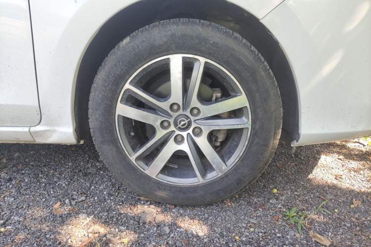 Used Haima V70 2016 2.0L Manual - Comfort Edition 6 Seats Right Front Wheel Hub