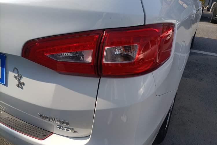 Used Haima V70 2016 2.0L Manual - Enjoyment Version 6 Seats Right Rear Taillight