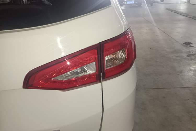 Used Haima V70 2016 1.5T Automatic - Comfort Plus Version 6 Seats Right Rear Taillight