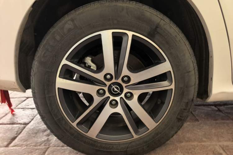 Used Haima V70 2016 1.5T Automatic Comfort Plus 7-Seater Right Rear Wheel Hub