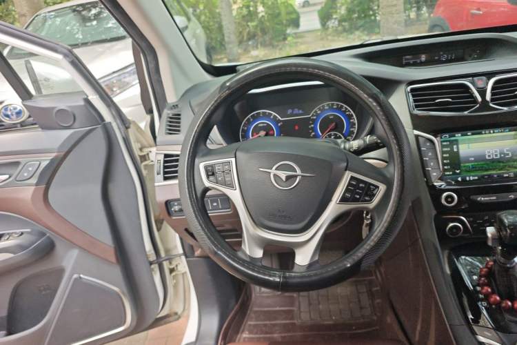 Used Haima V70 2016 1.5T Automatic "Comfort & Enjoyment" 6-Seater Steering Wheel