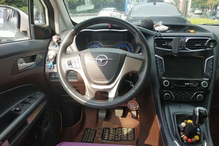 Used Haima V70 2016 2.0L Manual - Comfort Edition 6 Seats Steering Wheel
