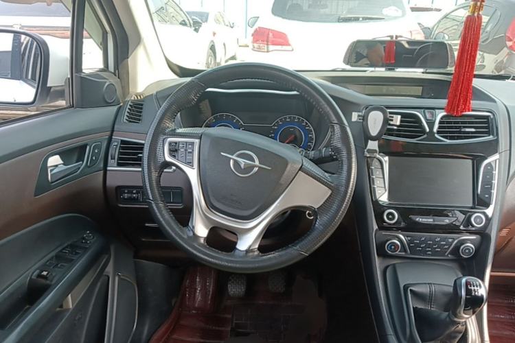 Used Haima V70 2016 2.0L Manual - Comfort Edition 6 Seats Steering Wheel