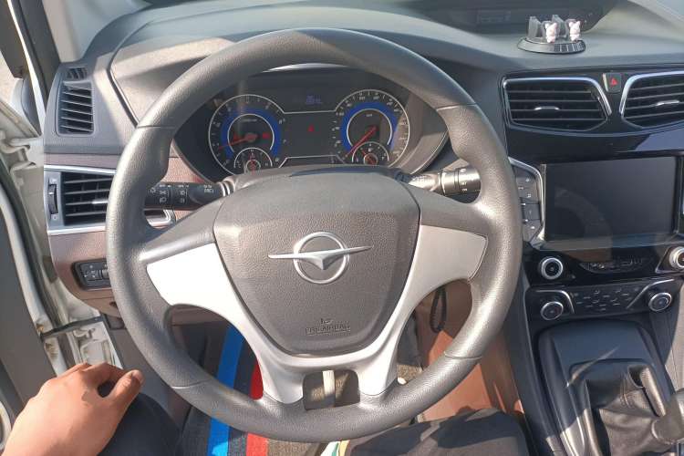 Used Haima V70 2016 2.0L Manual - Enjoyment Version 6 Seats Steering Wheel