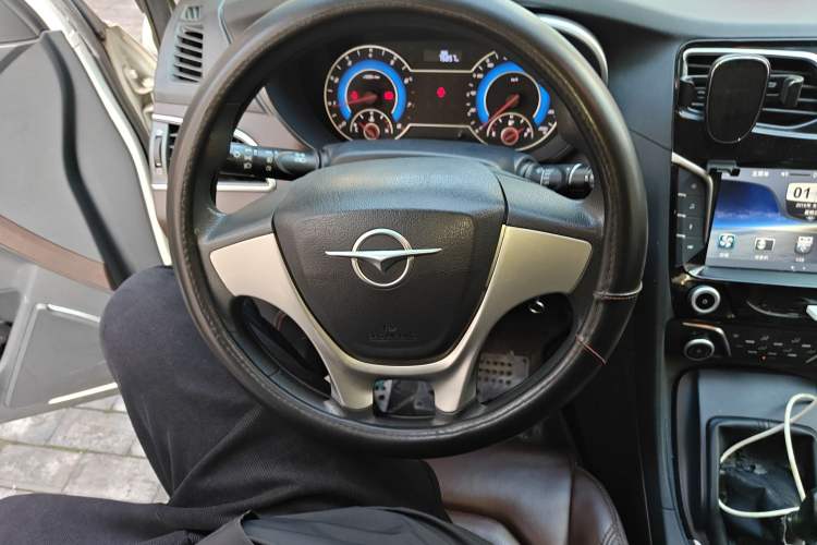 Used Haima V70 2016 2.0L Manual - Enjoyment Version 6 Seats Steering Wheel