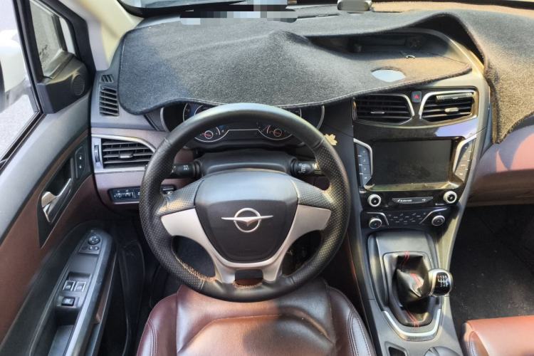 Used Haima V70 2016 2.0L Manual - Enjoyment Version 6 Seats Steering Wheel