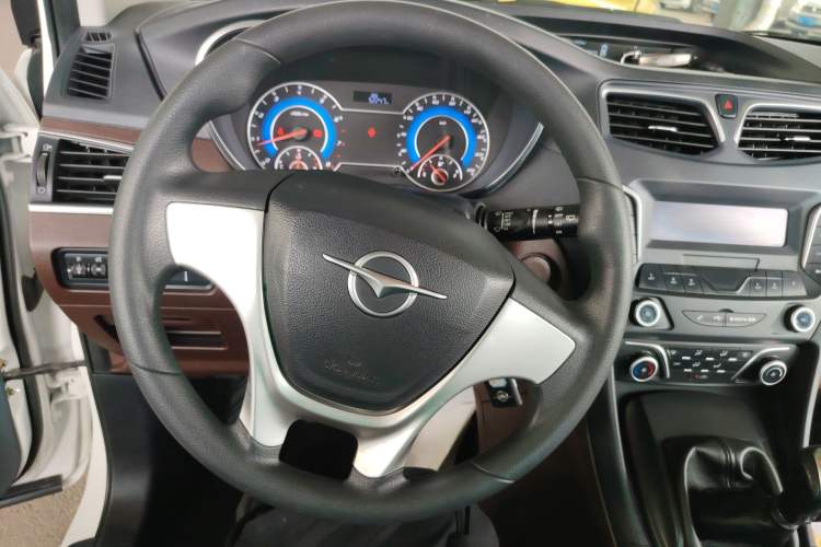 Used Haima V70 2016 2.0L Manual - Comfort Edition 5 Seats Steering Wheel