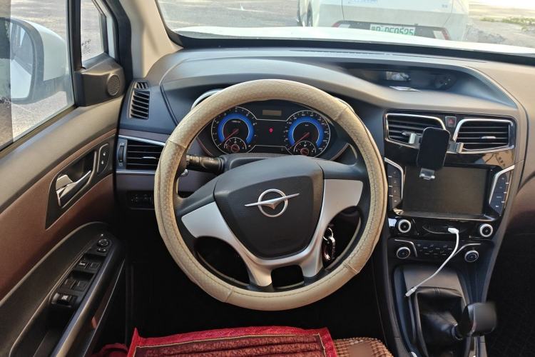 Used Haima V70 2016 2.0L Manual - Enjoyment Version 6 Seats Steering Wheel