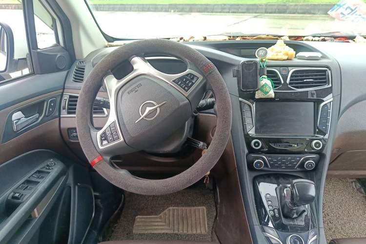Used Haima V70 2016 1.5T Automatic "Comfort & Enjoyment" 6-Seater Steering Wheel