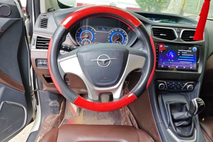 Used Haima V70 2016 2.0L Manual - Enjoyment Version 7 Seats Steering Wheel