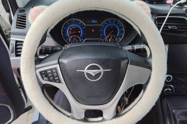 Used Haima V70 2016 2.0L Manual - Comfort Edition 6 Seats Steering Wheel