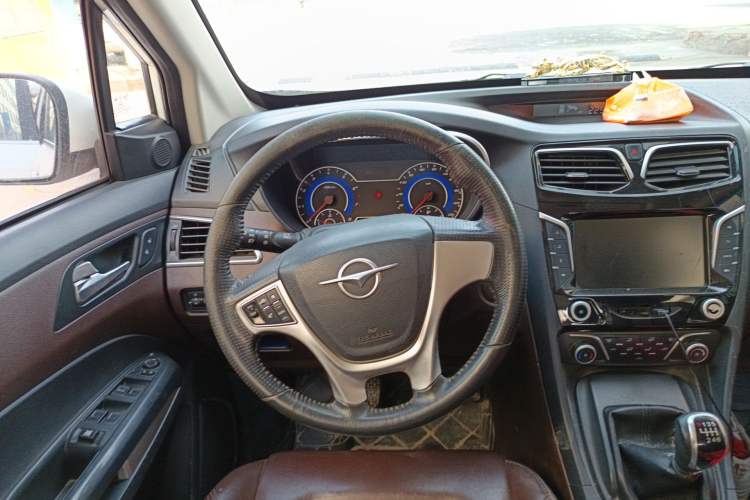 Used Haima V70 2016 2.0L Manual - Comfort Edition 6 Seats Steering Wheel