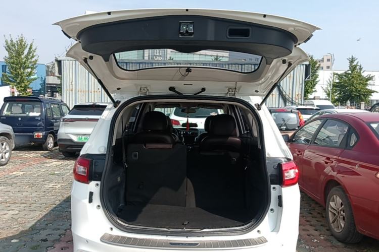 Used Haima V70 2016 2.0L Manual - Comfort Edition 6 Seats Trunk