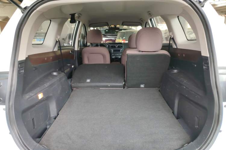 Used Haima V70 2016 2.0L Manual - Comfort Edition 5 Seats Trunk