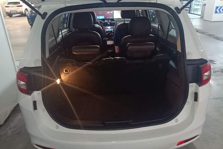 Used Haima V70 2016 1.5T Automatic - Comfort Plus Version 6 Seats Trunk