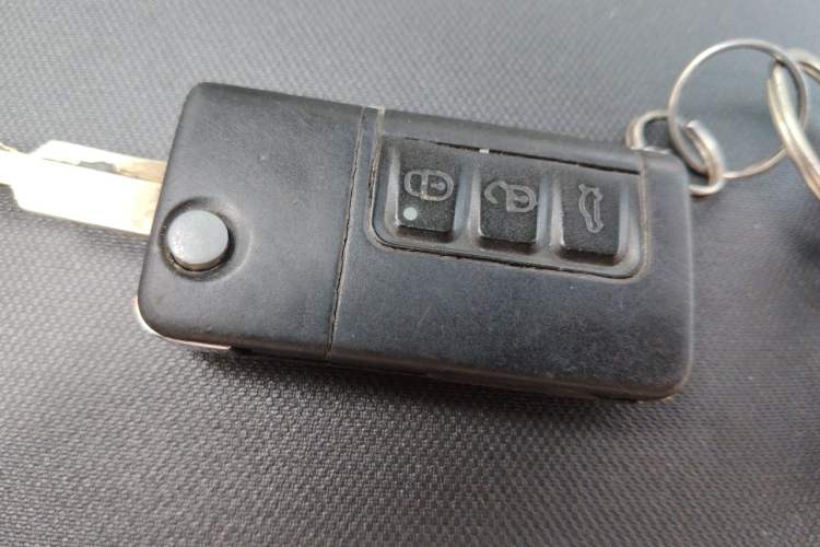 Used Haima V70 2016 2.0L Manual - Comfort Edition 6 Seats Vehicle Key