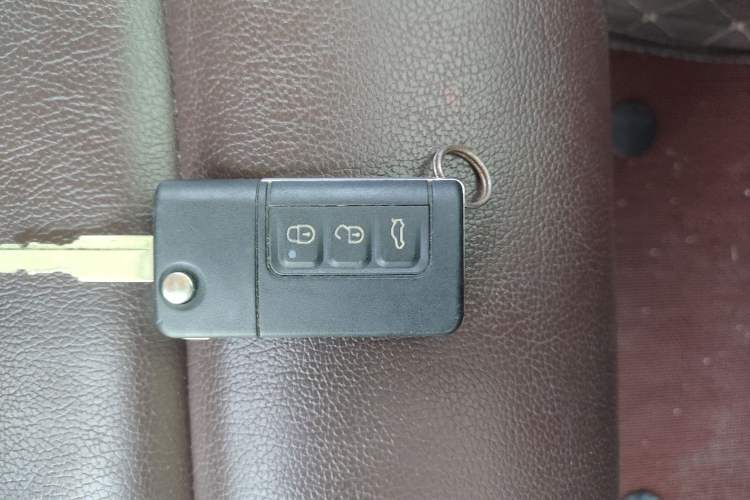 Used Haima V70 2016 2.0L Manual - Comfort Edition 6 Seats Vehicle Key