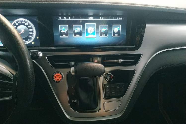 Used Hanteng V7 2019 1.5T Automatic Luxury 7-Seater China VI Standard Audio And AC Panel