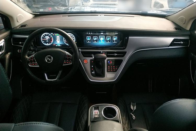 Used Hanteng V7 2019 1.5T Automatic Luxury 7-Seater China VI Standard Center Console