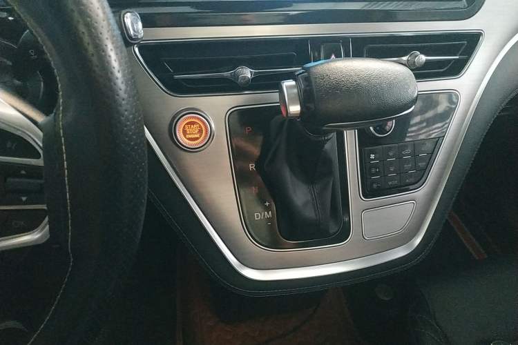 Used Hanteng V7 2019 1.5T Automatic Luxury 7-Seater China VI Standard Gear Lever
