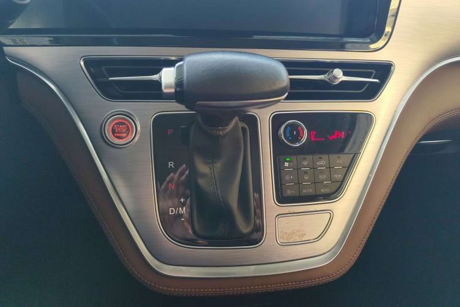 Used Hanteng V7 2019 1.5T Automatic Luxury Edition 6-Seater China V Emission Standard Gear Lever